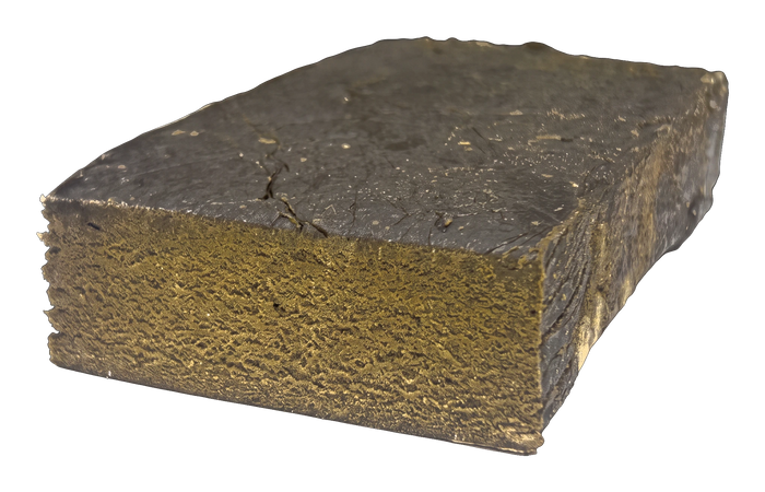 AK-47 THC-A hash (15 % THC-A) – hele stykket set skråt oppefra